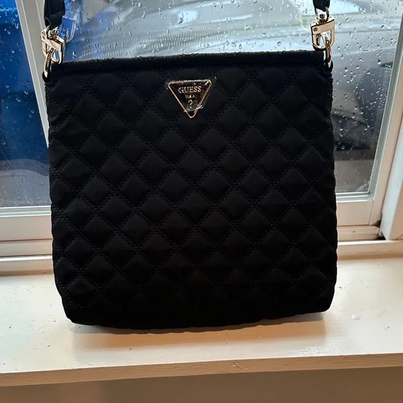 NEW & UNUSED Guess Quilted Black Shoulder Bag - Picture 2 of 9